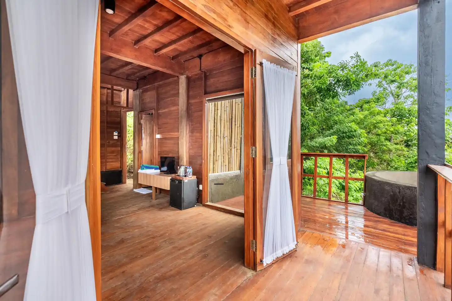 One Bedroom Suite Villa with Floating Bathtub 4
